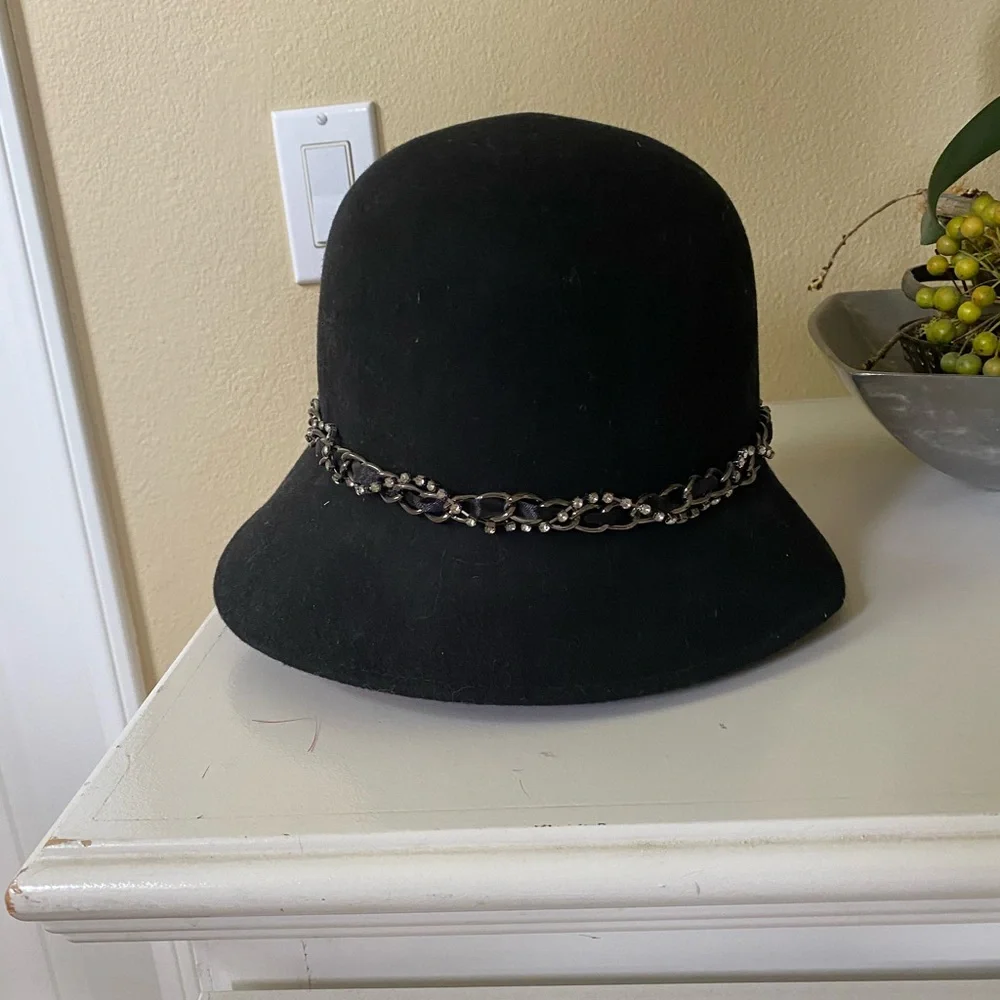 Black felt wool bucket hat with trim